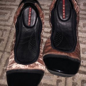 Prada flats pink an black velvet new never worn